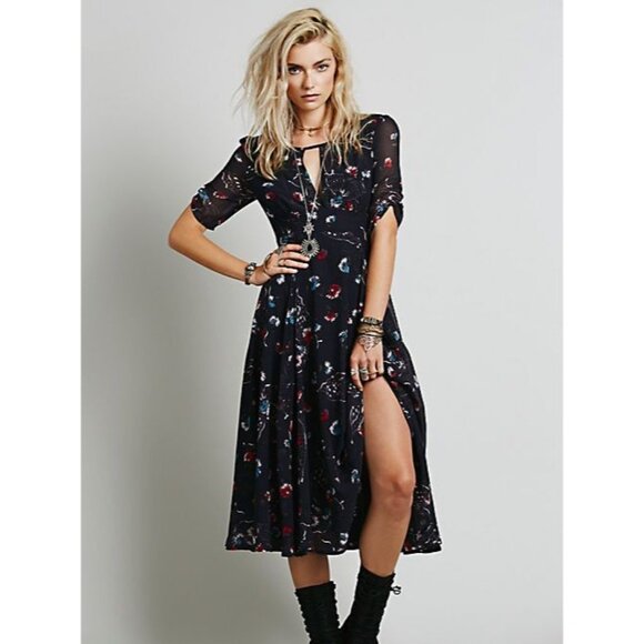 Free People Dresses & Skirts - NWT Free People Ditsy Floral Print Keyhole Neck Puff Sleeved Tea Length Chiffon